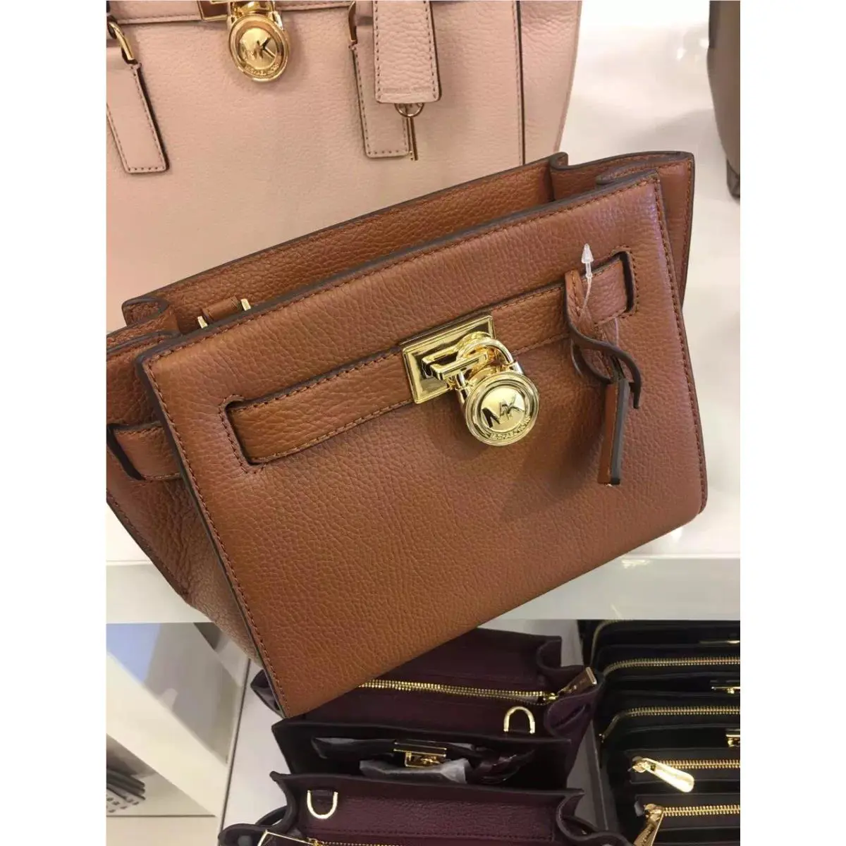 Michael Kors Hamilton Traveler Messenger Cross-body Bag Color-luggage
