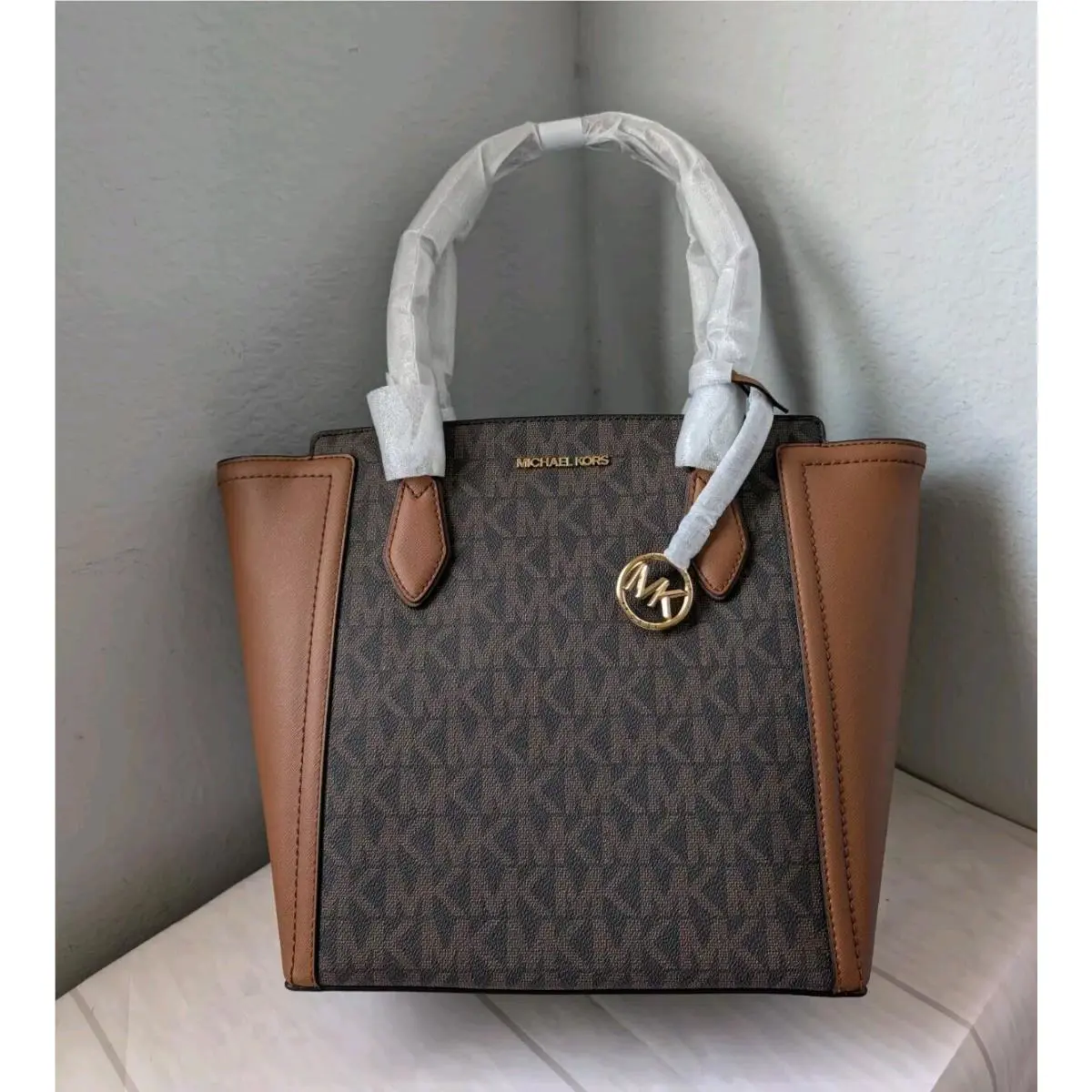 Michael Kors Ayden Large Signature Logo Tote Bag In Acorn/luggage