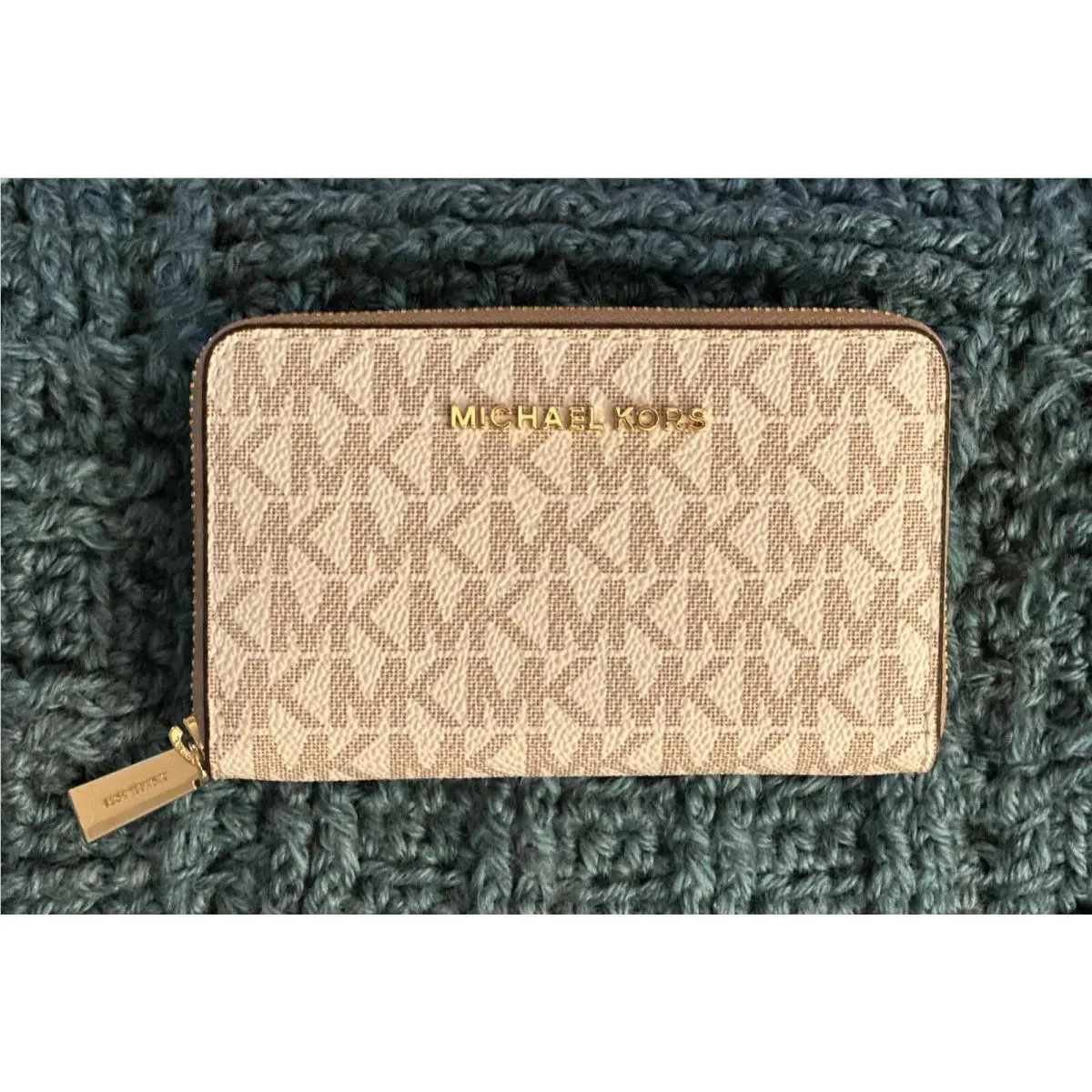 Michael Kors Jet Set Small Zip Around Card Case / White Camel MK Logo