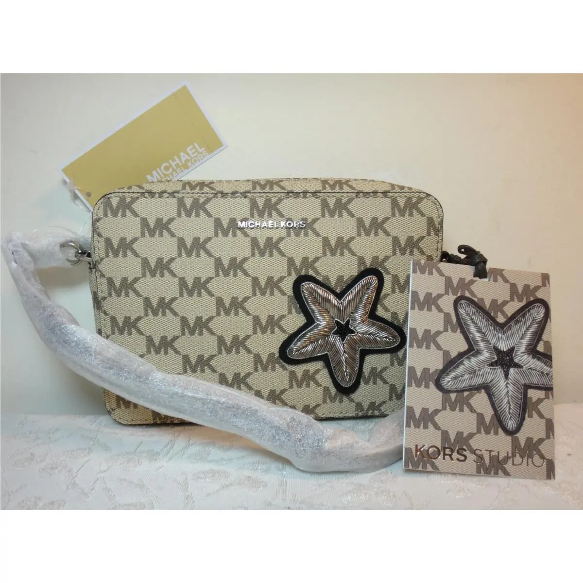 Michael Kors Star Fish Patch Jet Set Crossbody None