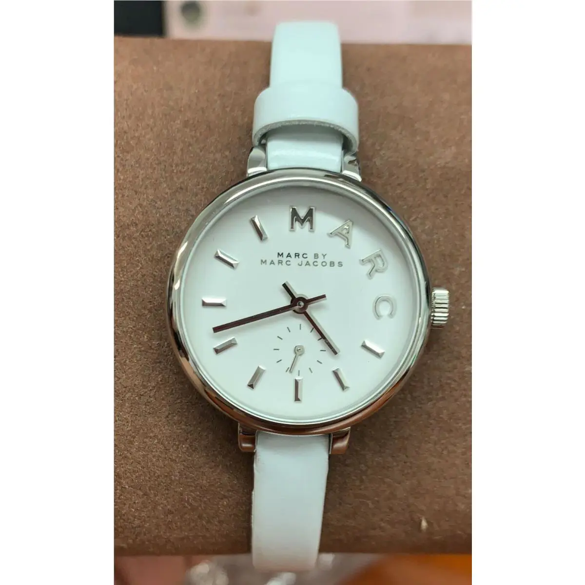 Marc Jacobs MBM1350 White Dial White Leather Strap Women`s Watch