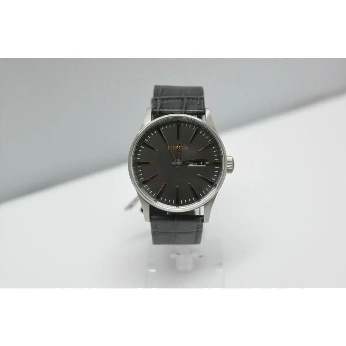 Nixon Sentry Leather Blue Gray Date Day A105 2145-00 Watch