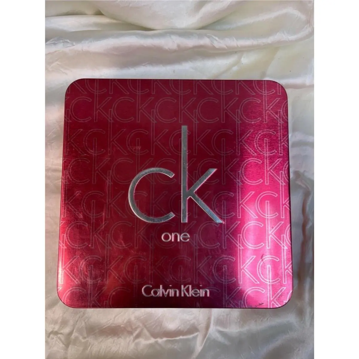 Calvin Klein CK One 200ml Edt Spray and 250ml Moisturizer Set