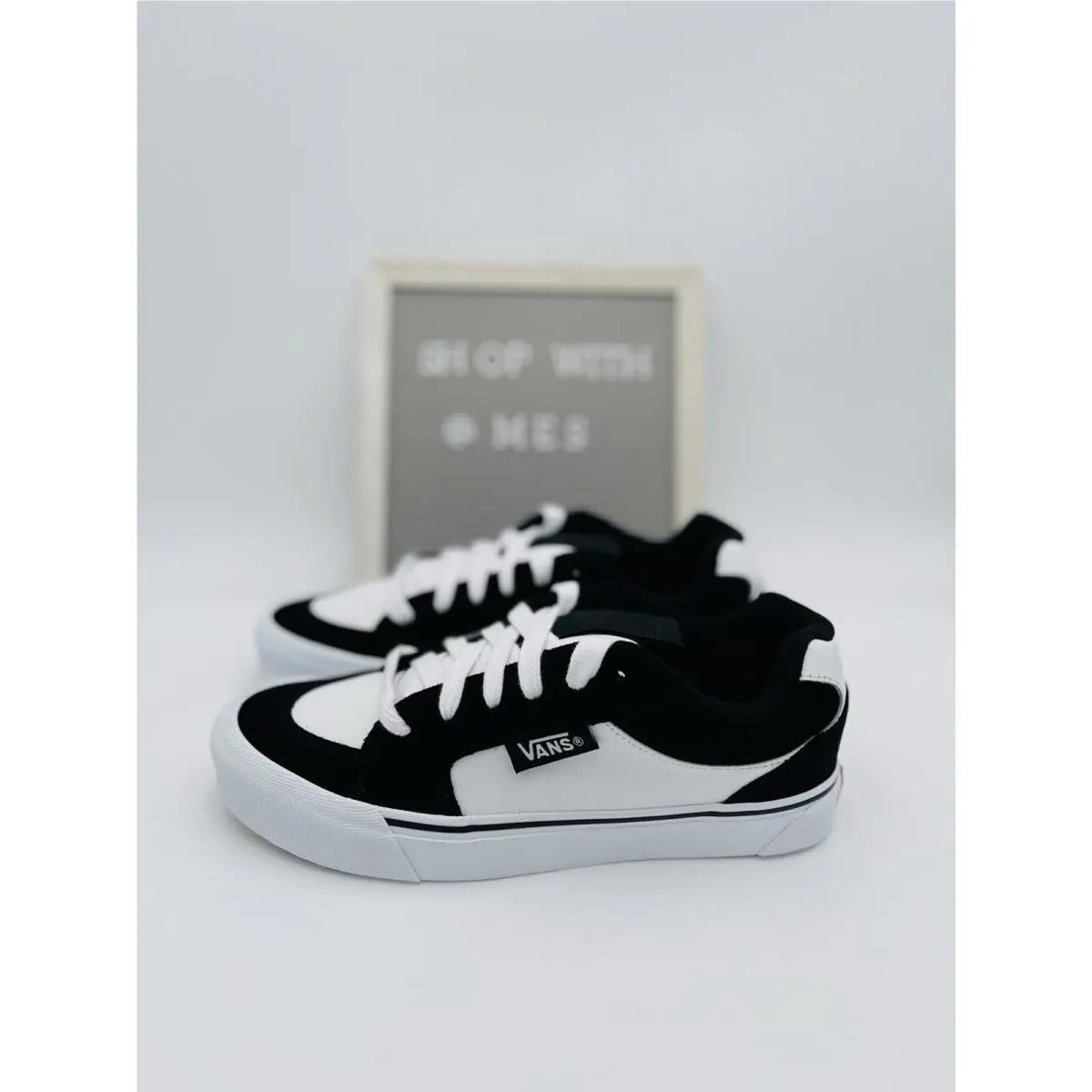 Vans shoes - VANS Chukka - Chukka - VN000CZWBA2 - White 0