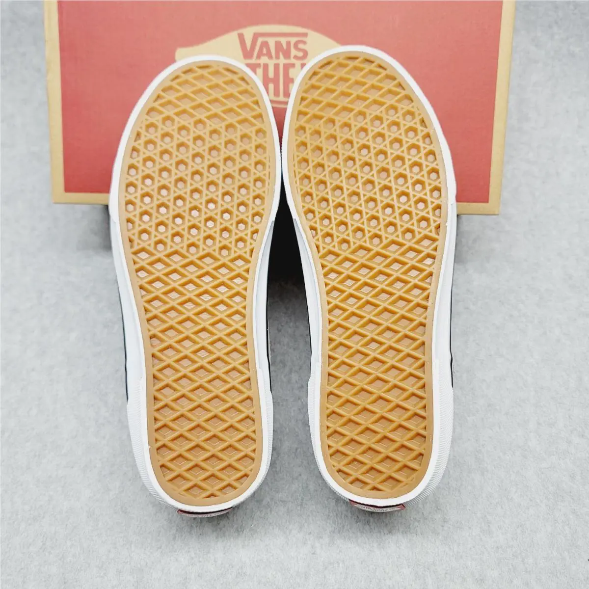 Vans shoes - VANS Seldan - Seldan - VN000CXYDRD - Beige 3