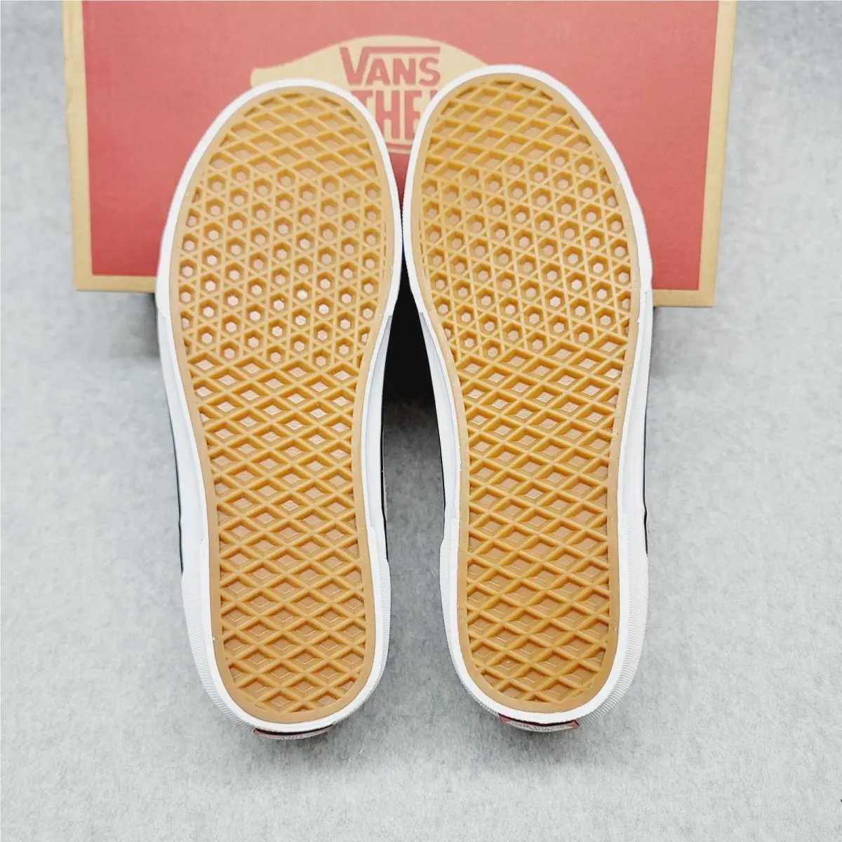 Vans shoes - VANS Seldan - Seldan - VN000CXYDRD - Beige 3