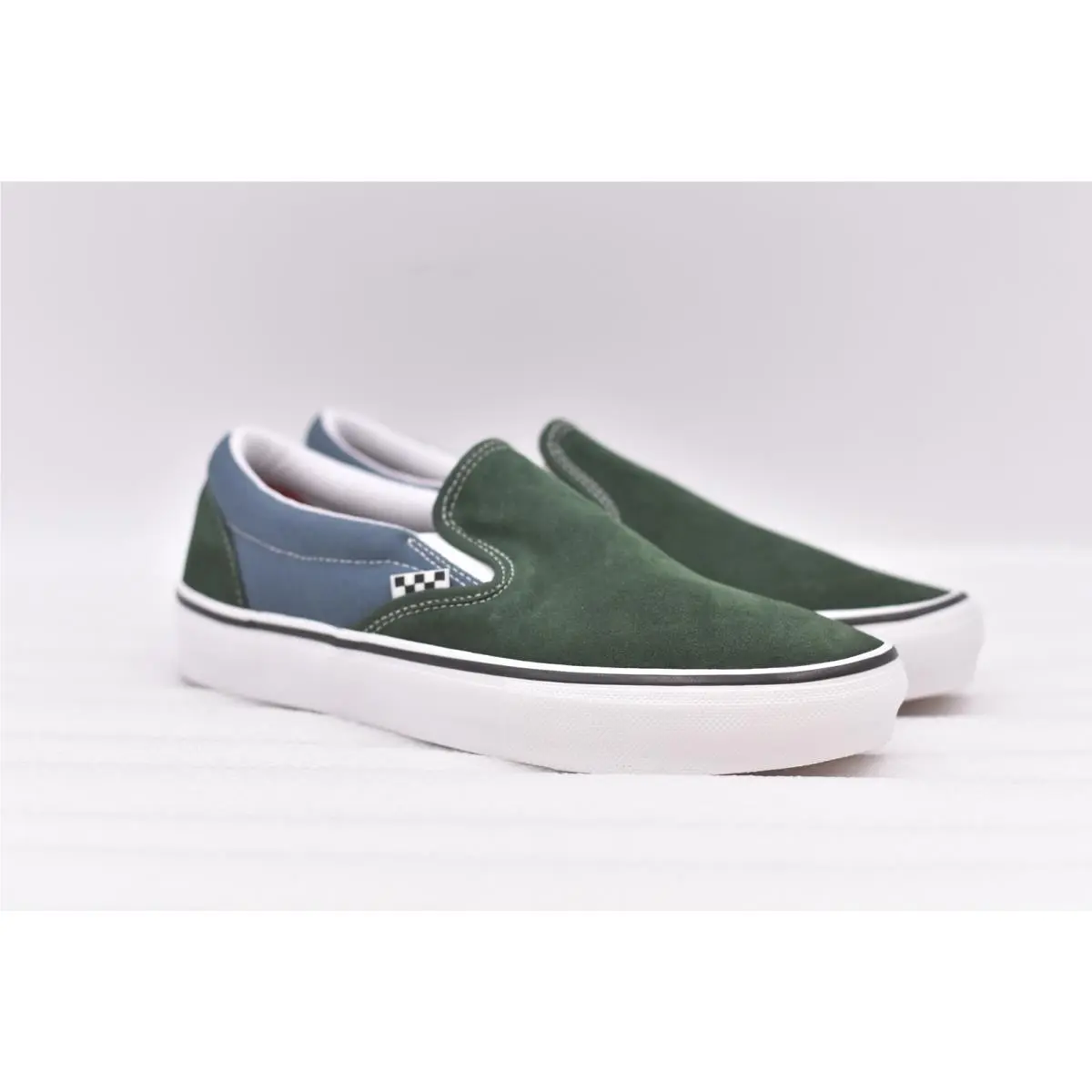 Men`s Vans Skate Suede Classic Slip On Shoess in Green Size 8