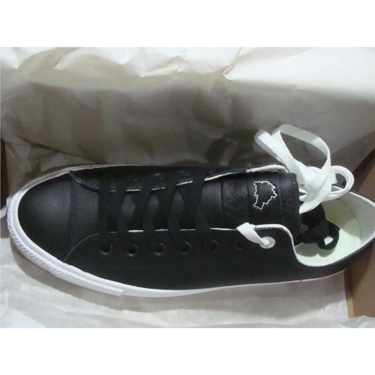 Converse shoes - Black/White 2