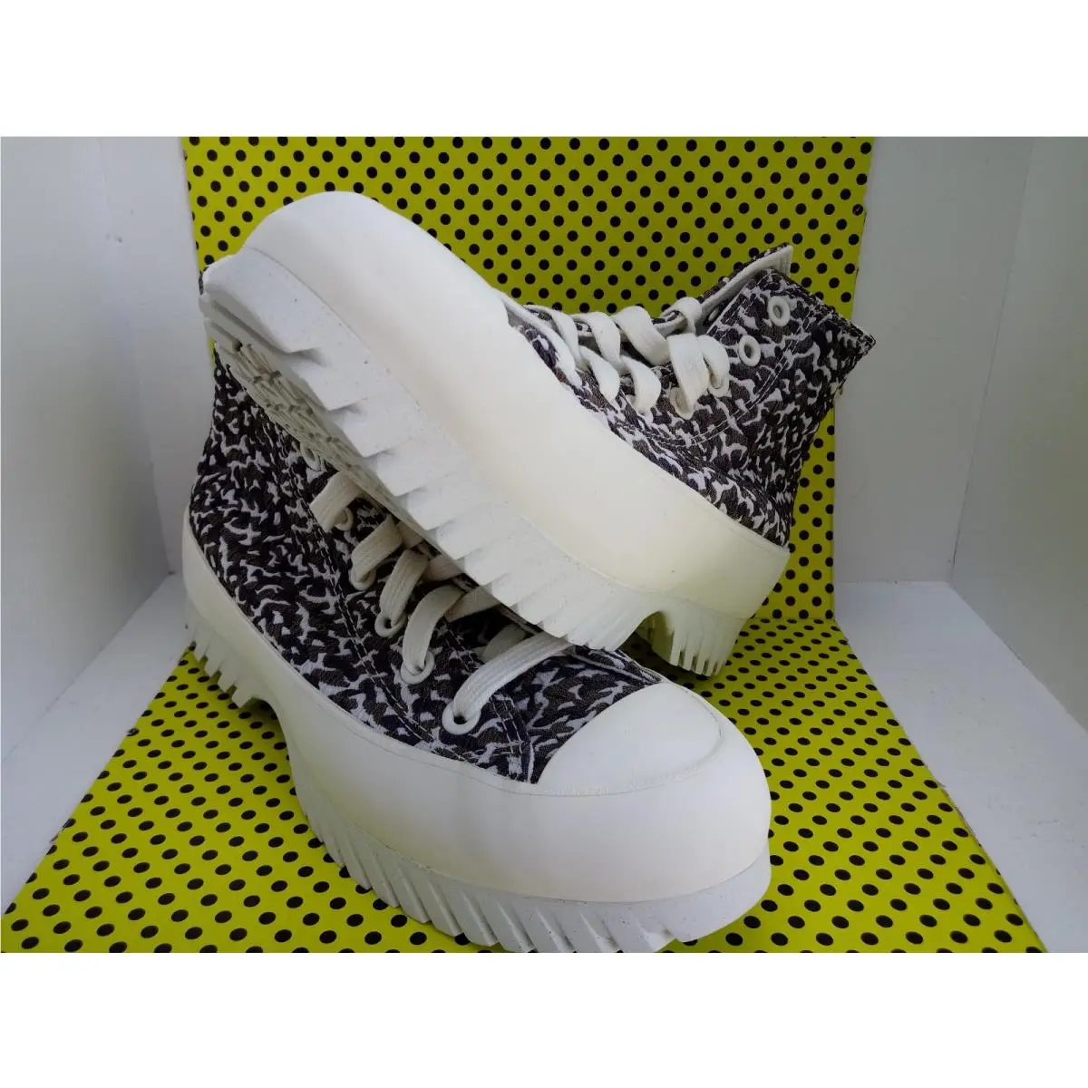 Converse shoes - Chuck Taylor - Chuck Taylor - A00877C - Beige 1