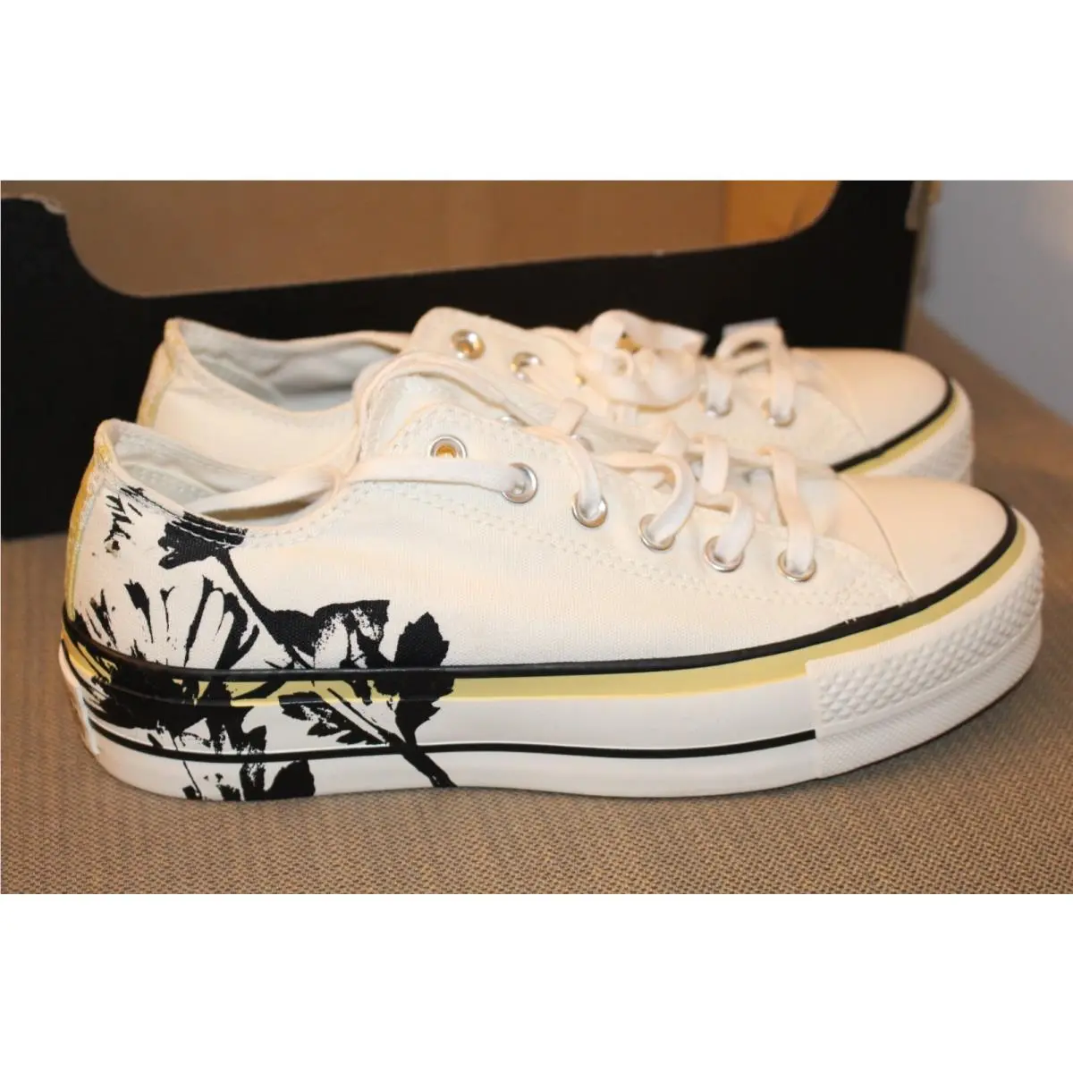 Women`s Converse Ctas Lift Ox Size 8.5 571583C Egret Saturn Gold No Lid