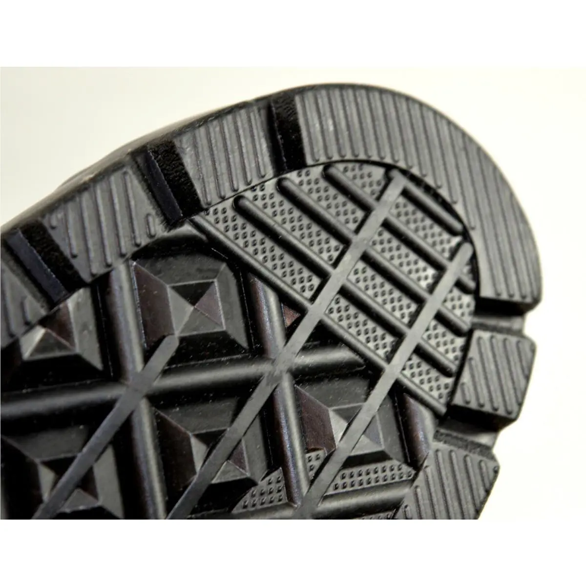 Converse shoes - CONVERSE Surface Fusion Lugged Chuck Taylor - White / Black (UPC: 194433244374) 4