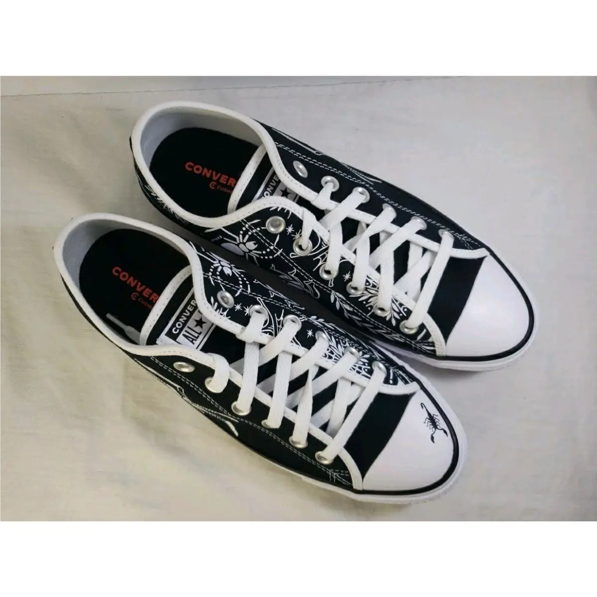 Converse shoes - Black & White 0