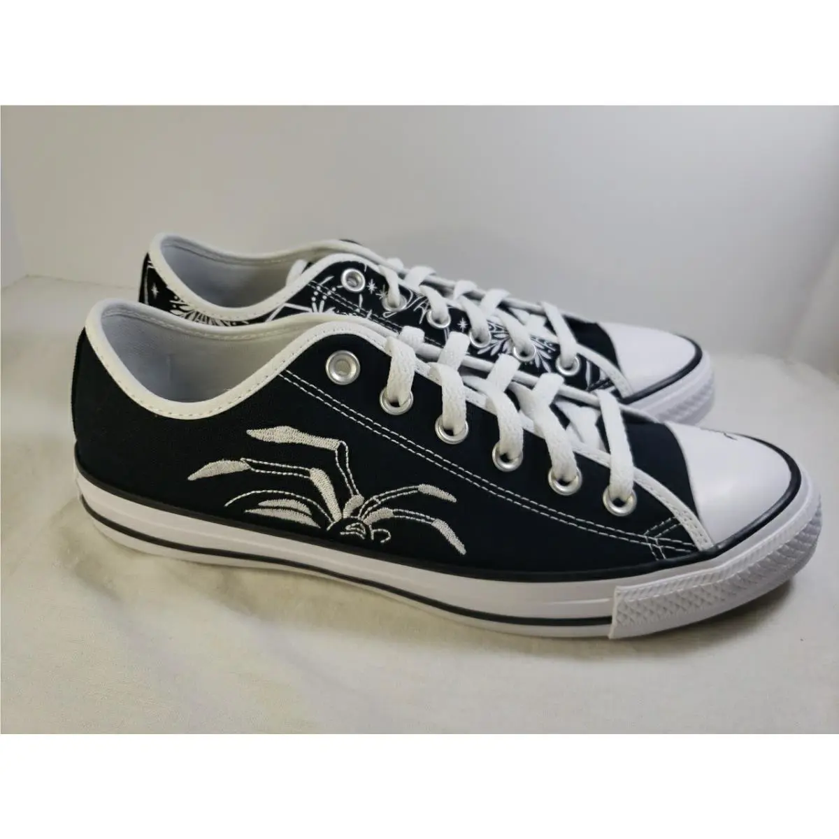 Converse shoes - Black & White 1