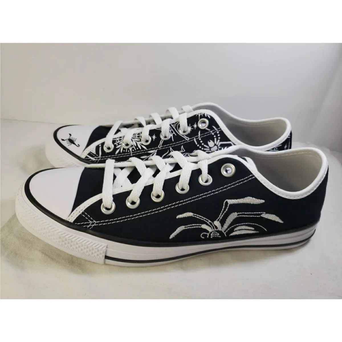 Converse shoes - Black & White 2