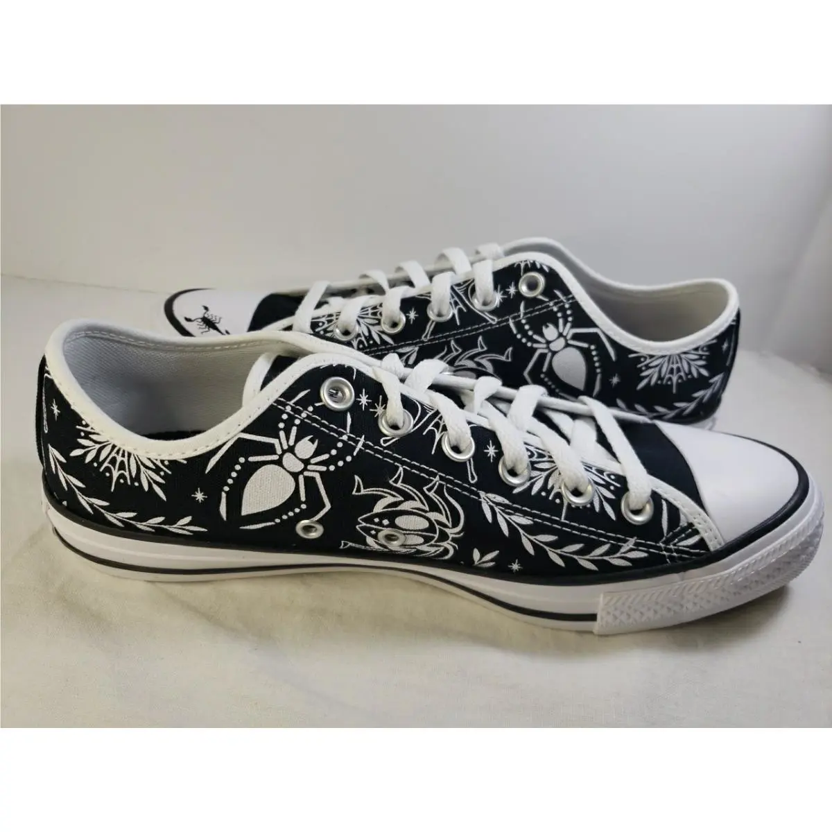 Converse shoes - Black & White 3