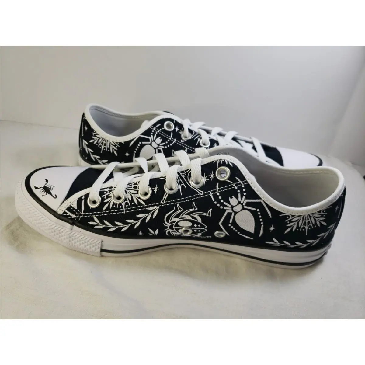 Converse shoes - Black & White 4