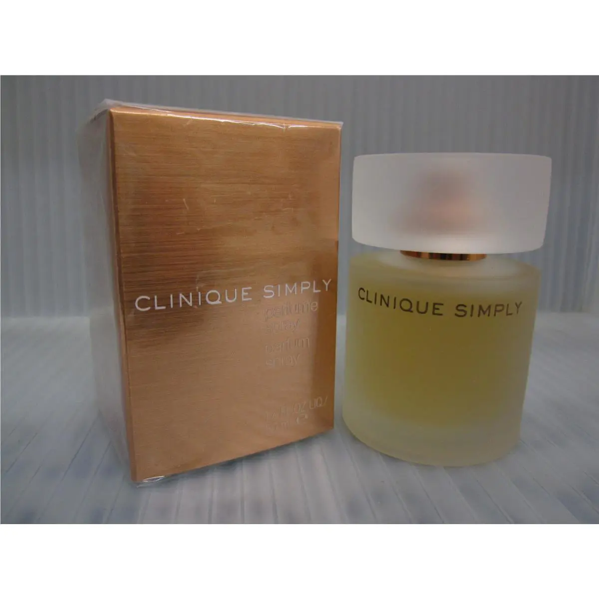 Clinique Simply by Clinique 1.7 FL oz / 50 ML Perfume/ Parfum Spray Box
