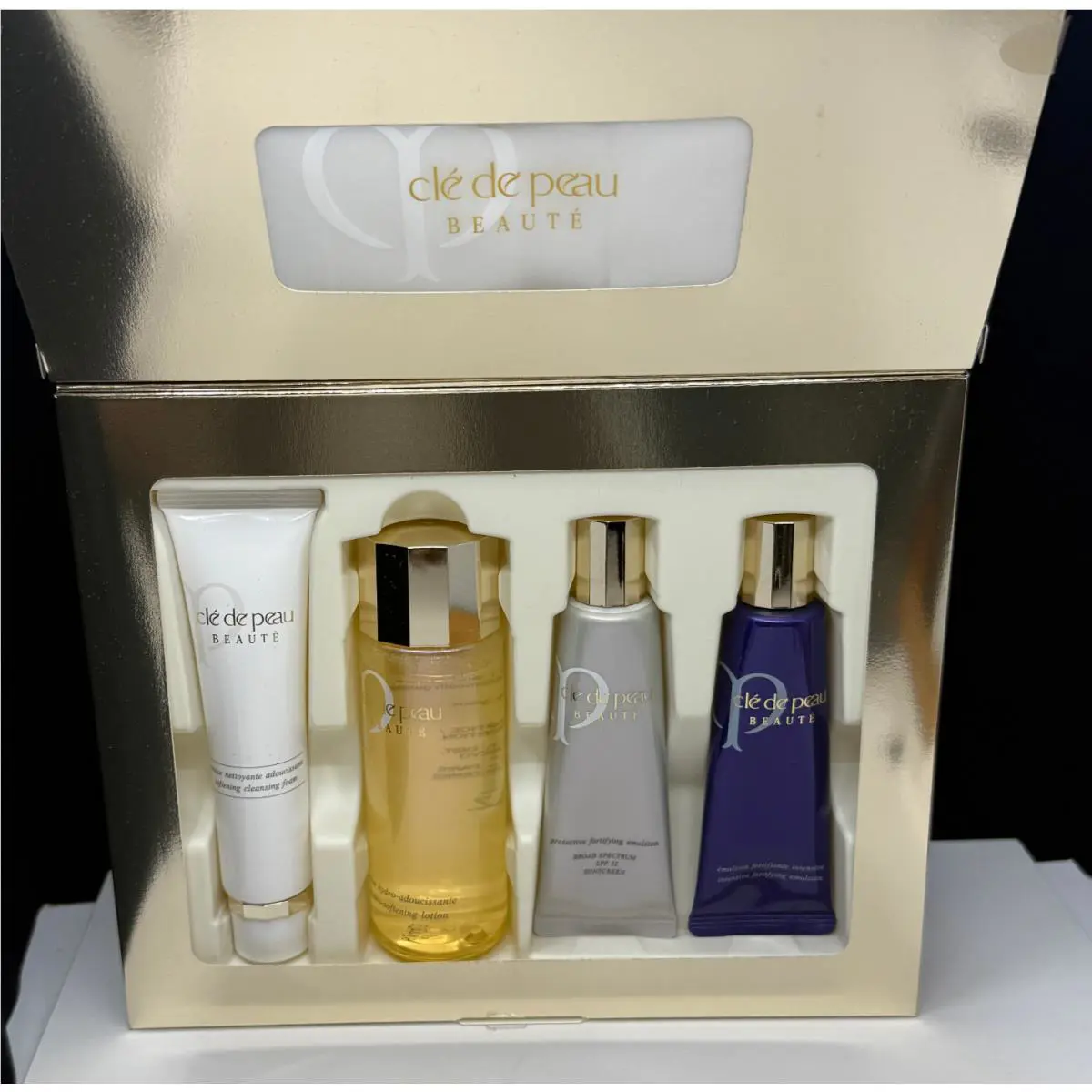 Shiseido Cle DE Peau Beaute Essential Radiance Set Check
