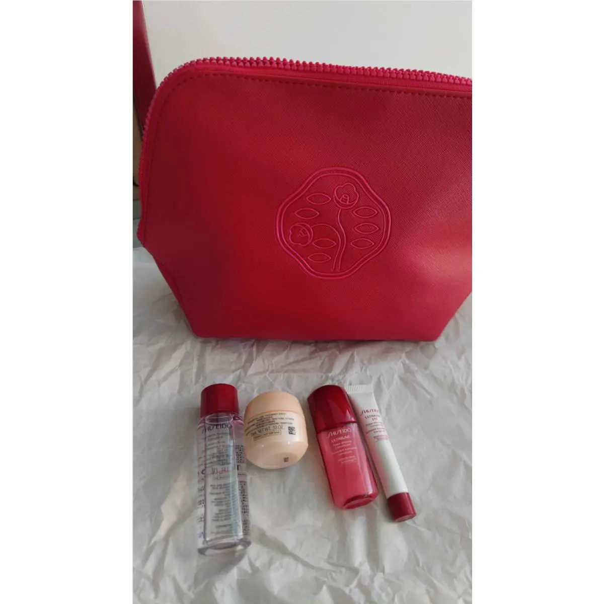 Shiseido Benefiance Wrinkle Smoothing Skin Care Set 4PCs with Cosmetic Bag