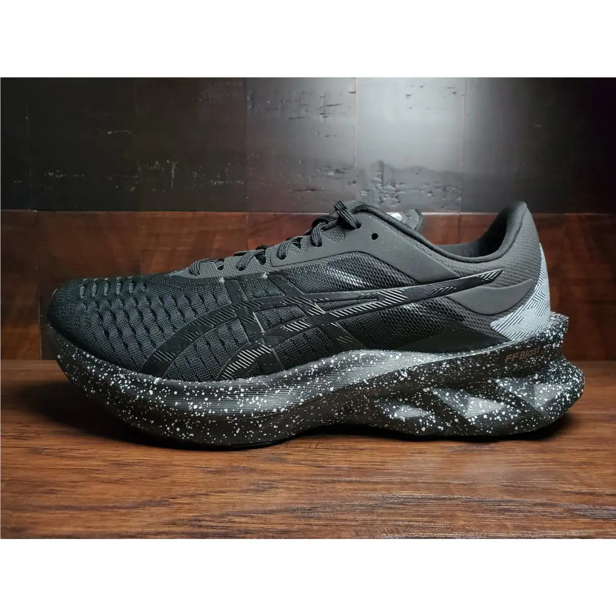 Asics Novablast Running Black / Black 1011B129-001 Mens 8-14