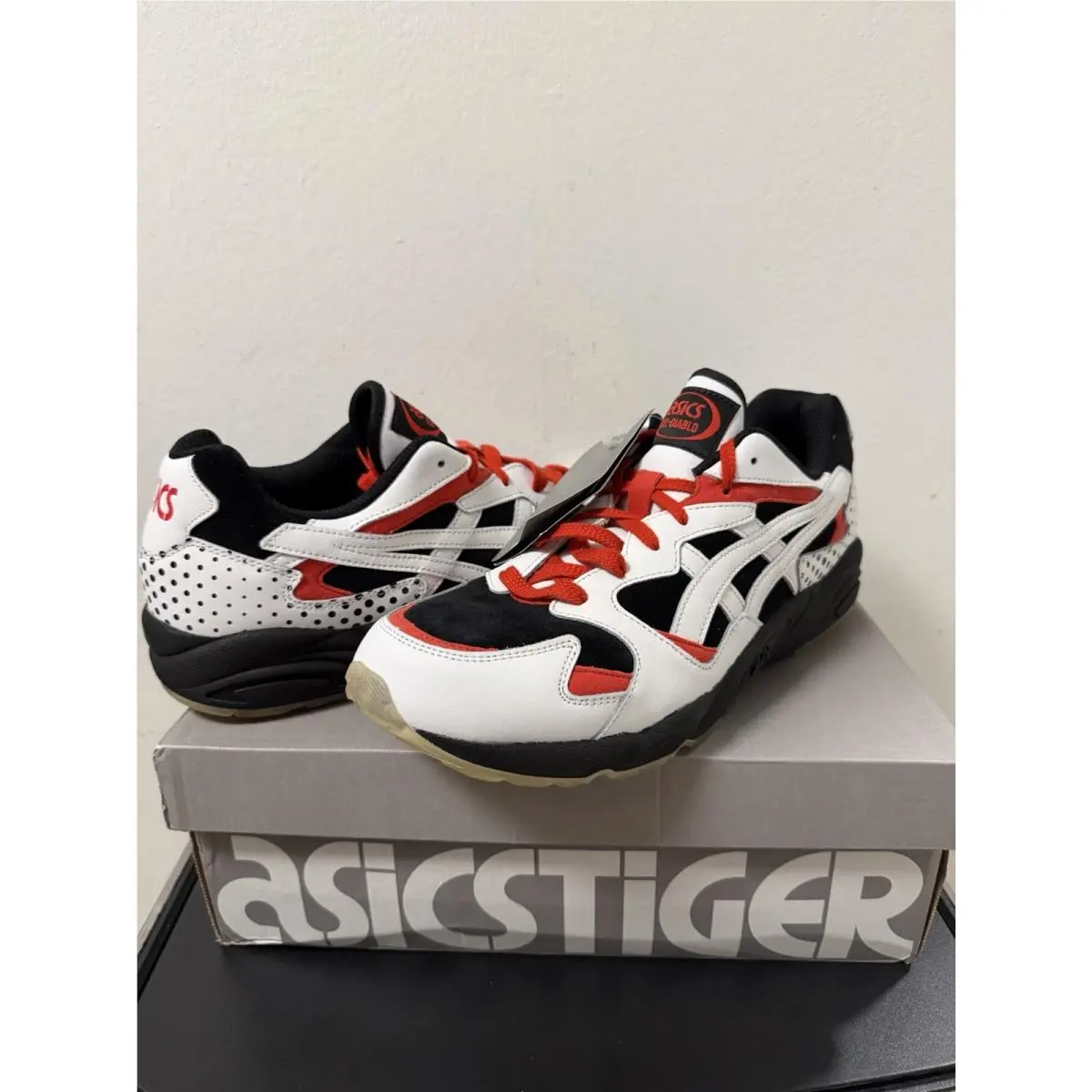 Asics Gel Diablo Happy Chaos Mens 10.5 Black White Red Leather Shoes F820818 DS