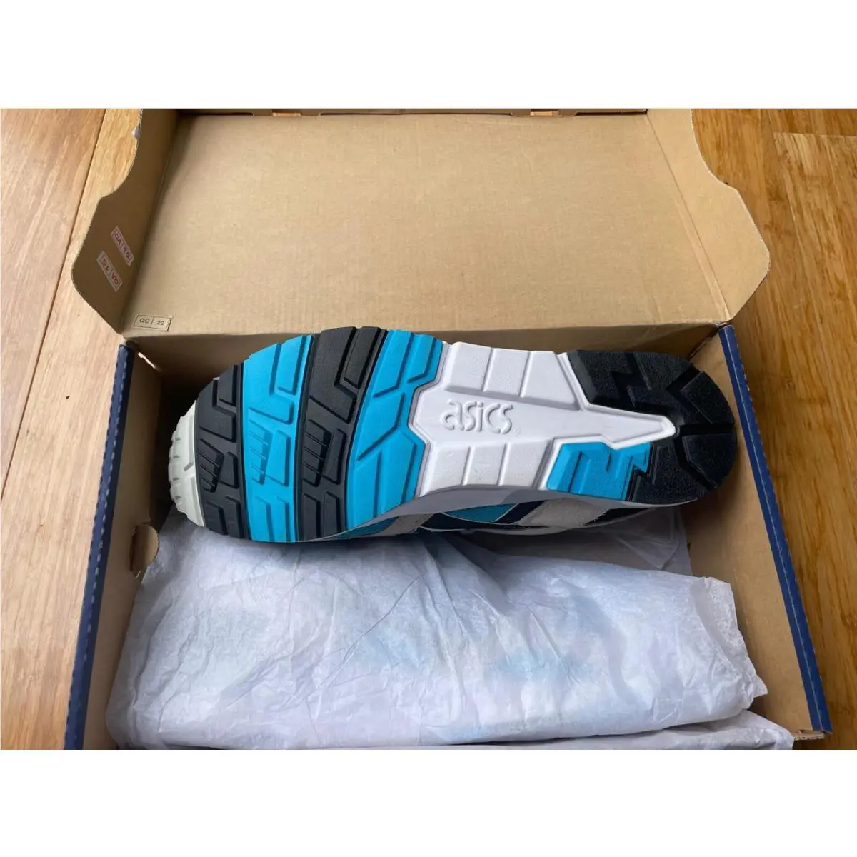 Asics shoes  - White/Atomic Blue/Black 1