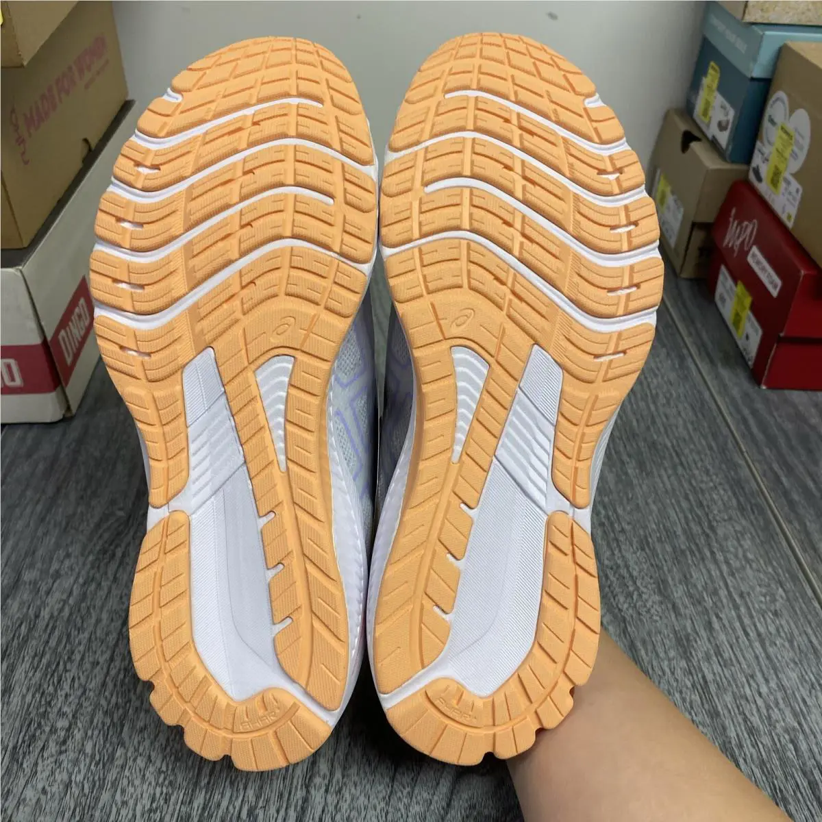 Asics shoes - White 3