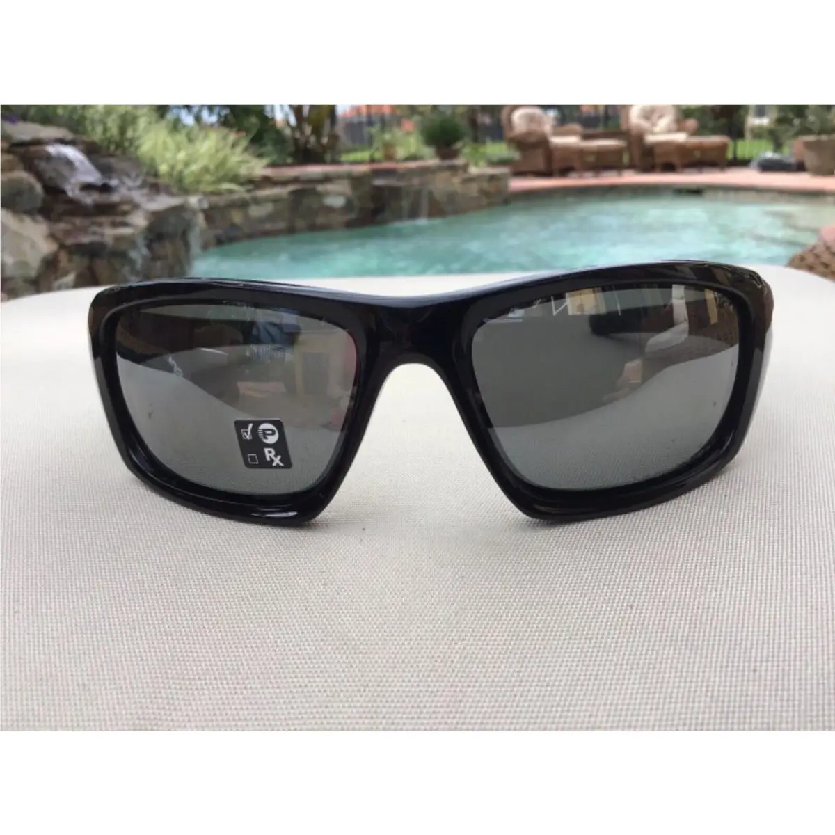 Oakley Mens Sunglasses with Bag Valve Black 12837 133 Temple 60 16