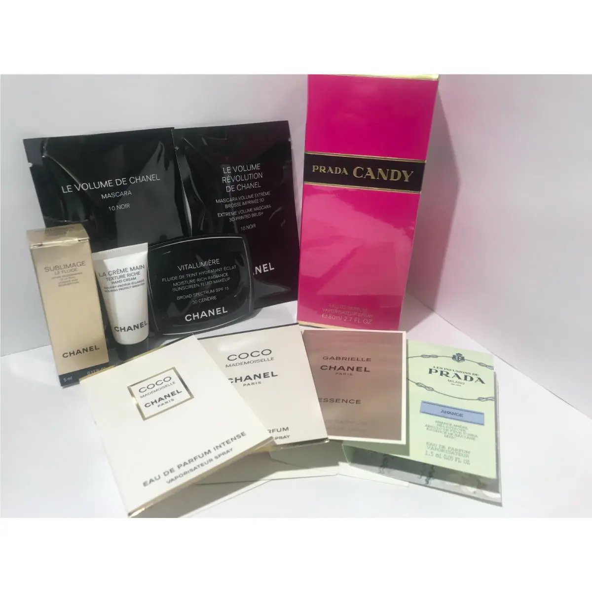 Prada Candy Edp 2.7oz/80ml + 8 Free Travel Samples Pouch