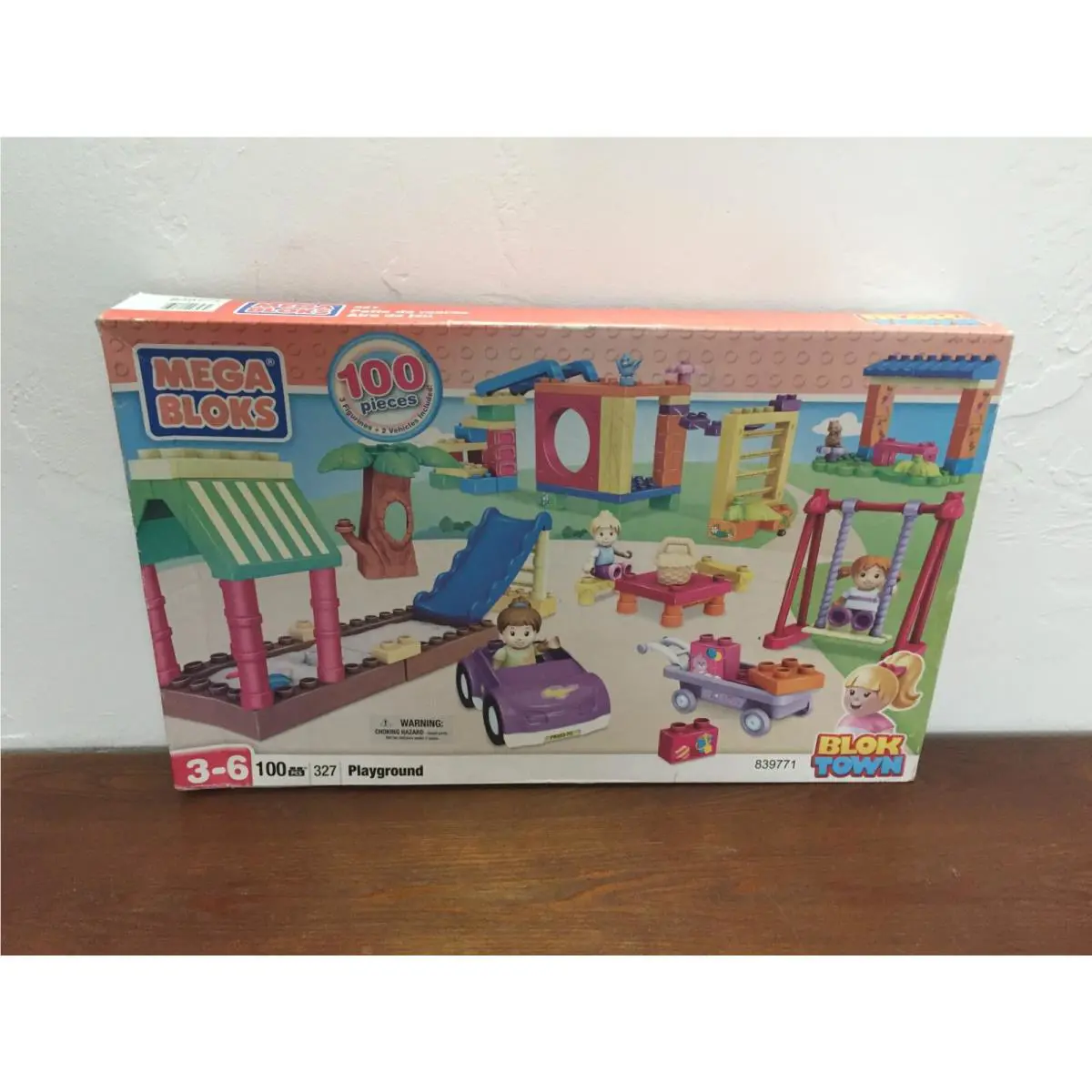 Mega Bloks Blok Town Playground 327 Building Set 100 Piece - 2011