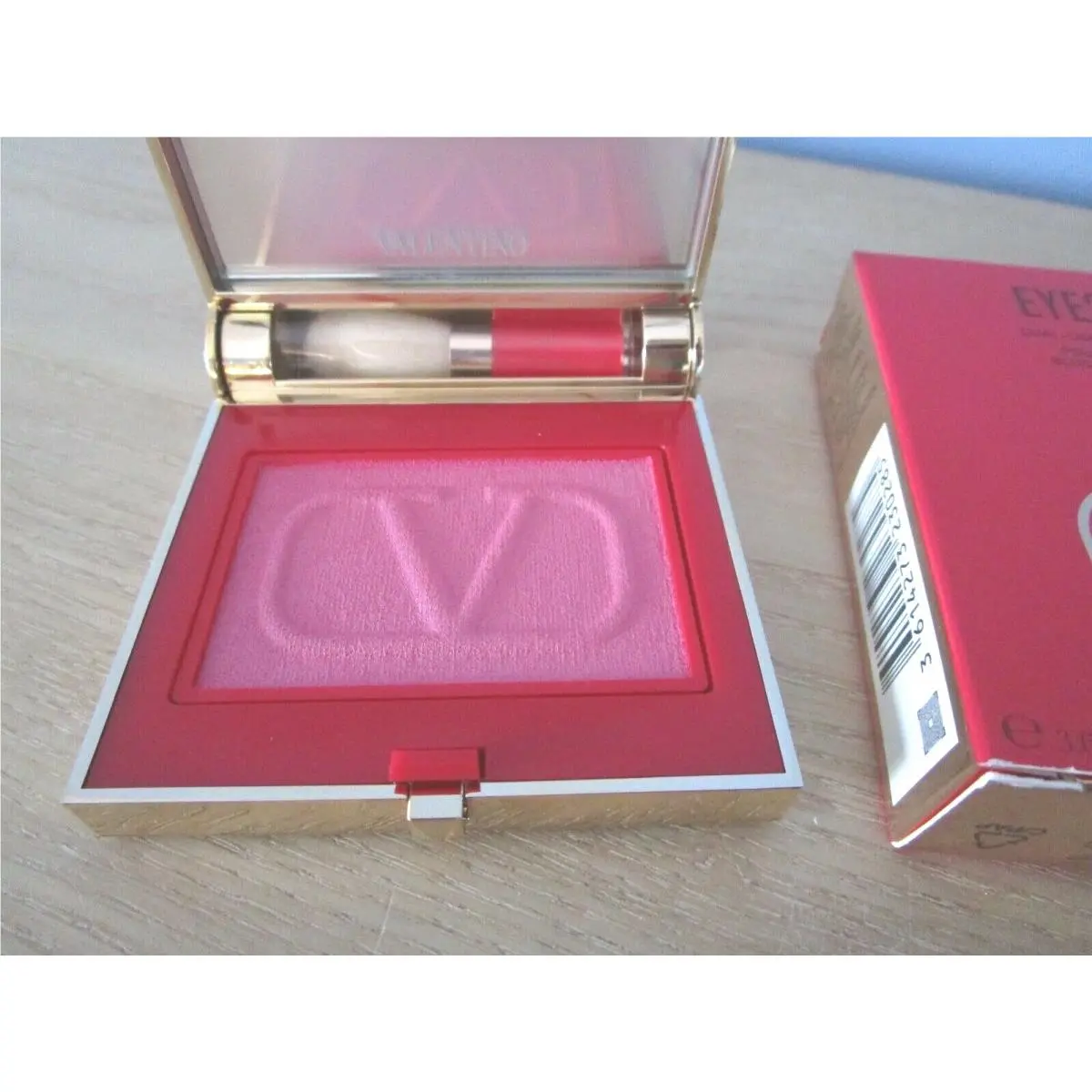 Beauty Cheek and Eye Shadow Eye2Cheek Blush Eye Color Pick 1 Born In Roma 01 by Valentino