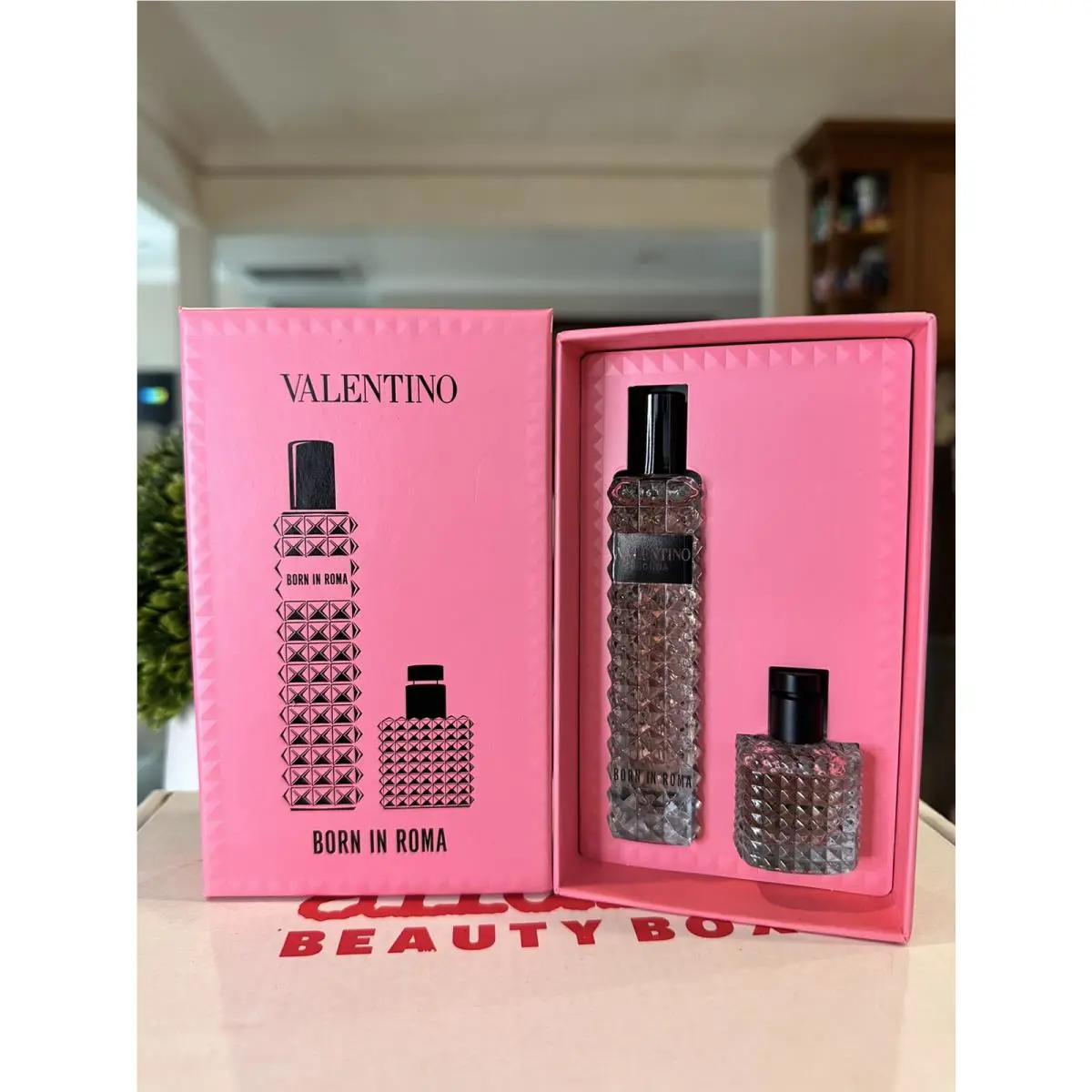Valentino Donna Born in Roma Travel Spray+miniature Eau De Parfum Perfume Set