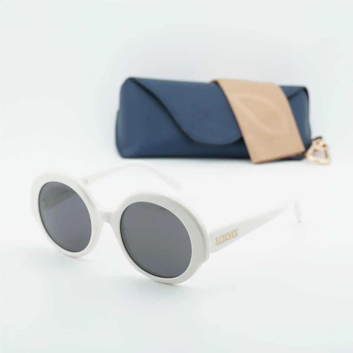 Loewe LW40135I 25A Ivory/smoke 52-22-140 Sunglasses