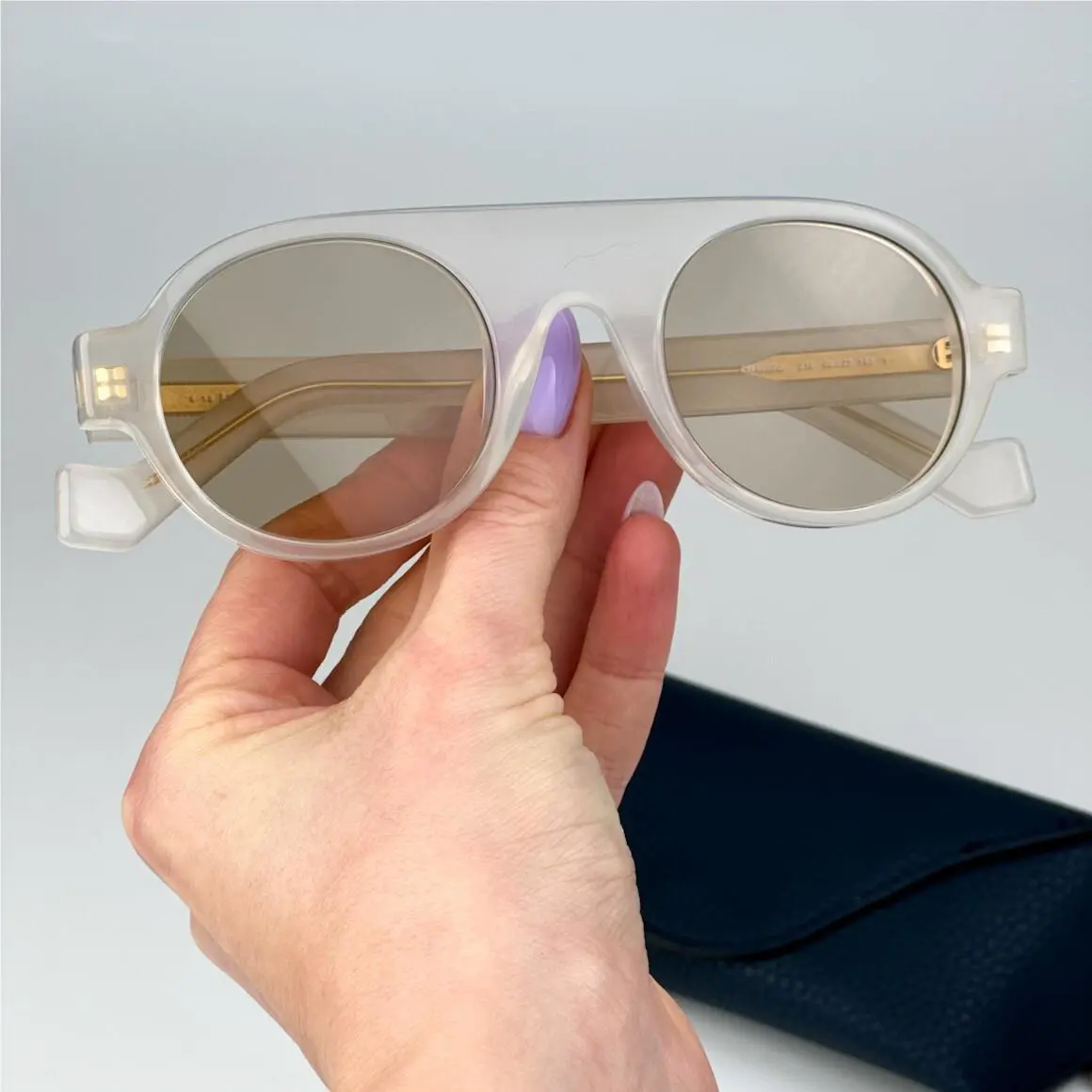 Loewe Women Sunglasses Clear White Gold Brown Round LW40020I 21E