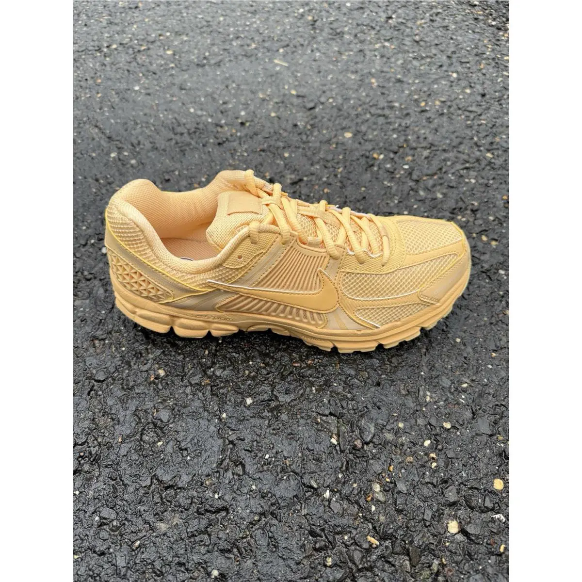 Nike shoes - Nike Zoom Vomero - Zoom Vomero - HF5493-200 - Gold 0