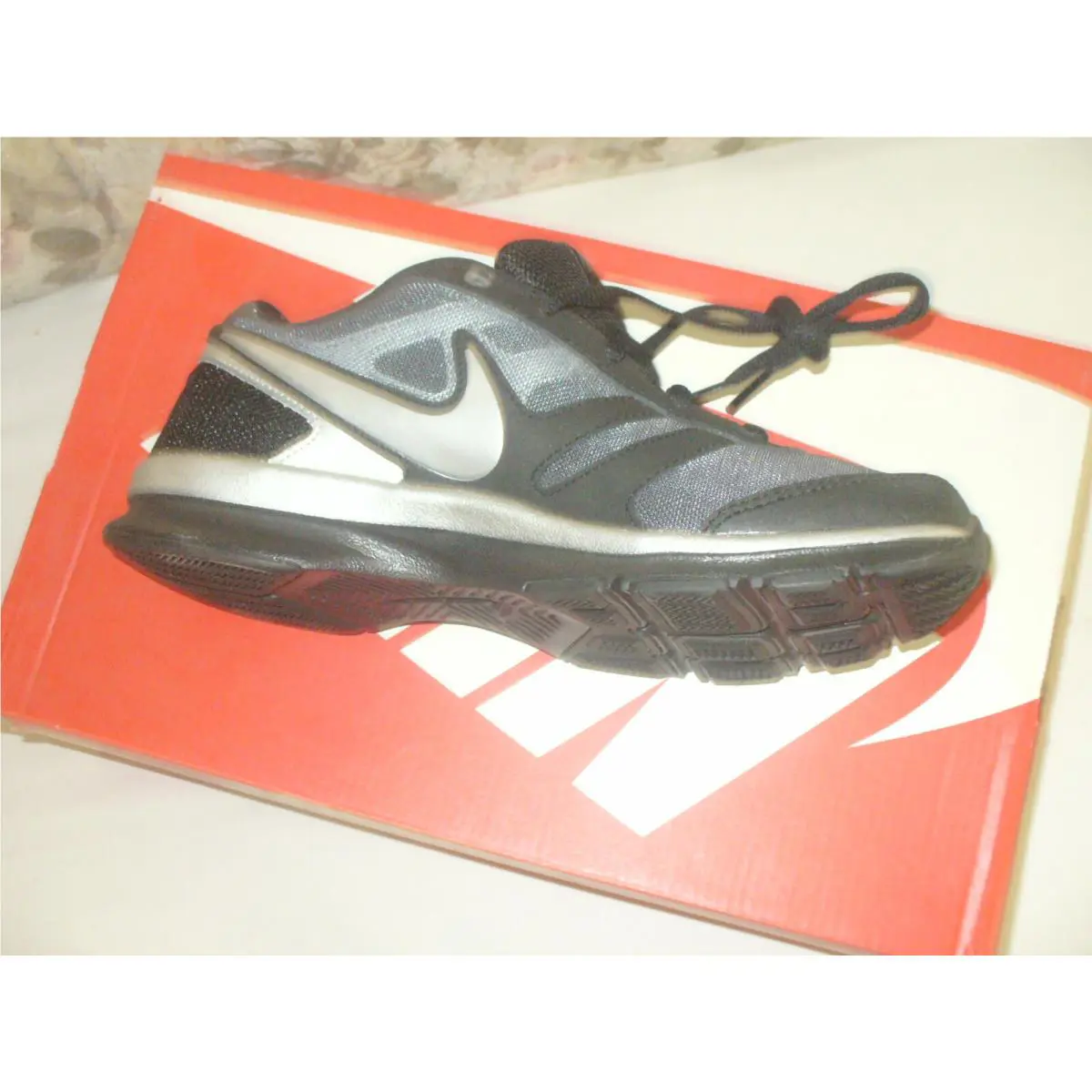Nike shoes - total core tr2 - total core - 649845-541 - Black/Silver 6