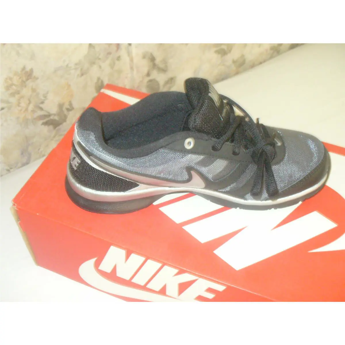 Nike shoes - total core tr2 - total core - 649845-541 - Black/Silver 7
