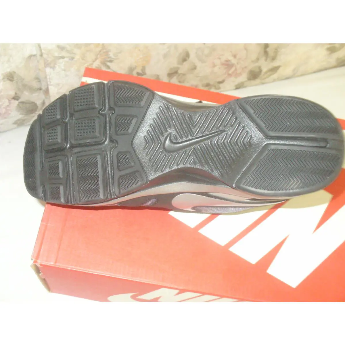 Nike shoes - total core tr2 - total core - 649845-541 - Black/Silver 12