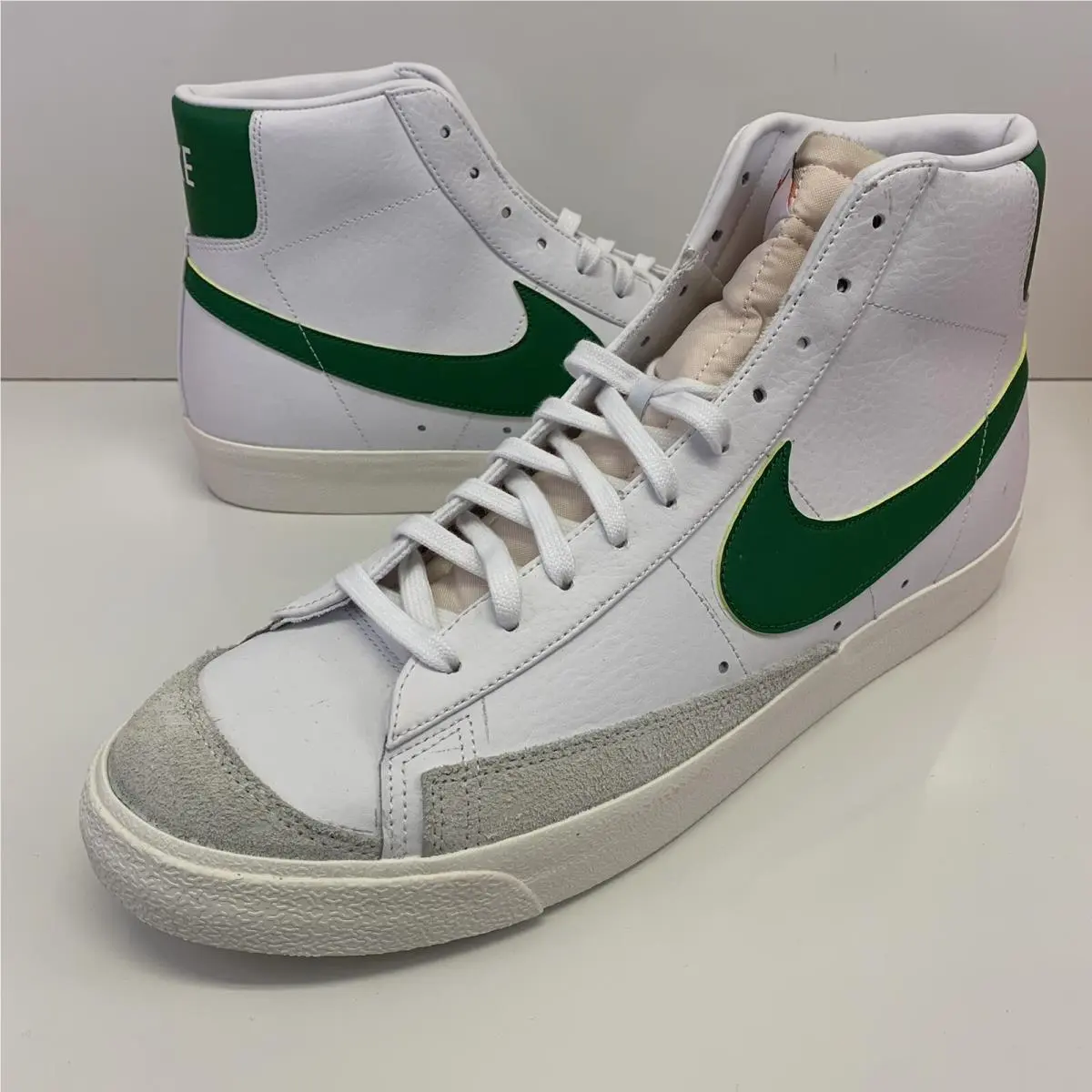 Nike Blazer Mid 77 Vintage White Pine Green Men’s BQ6806-115 Size 15 No Lid