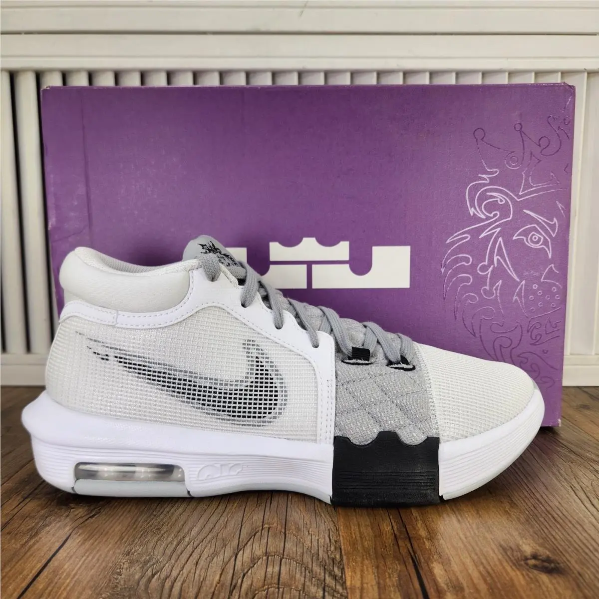 Nike Lebron Witness Viii 8 Men`s 8.5 White Basketball Sneakers Shoes FB2239-100