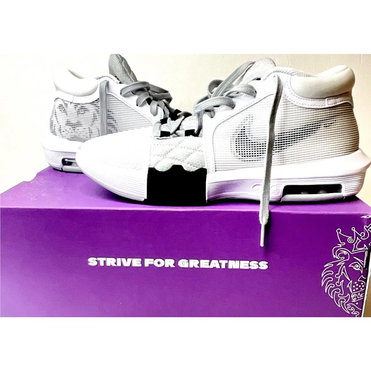 Lebron Witness 8 Viii White/black FB2239-100 M- Size 10-W Size 11.5 by Nike