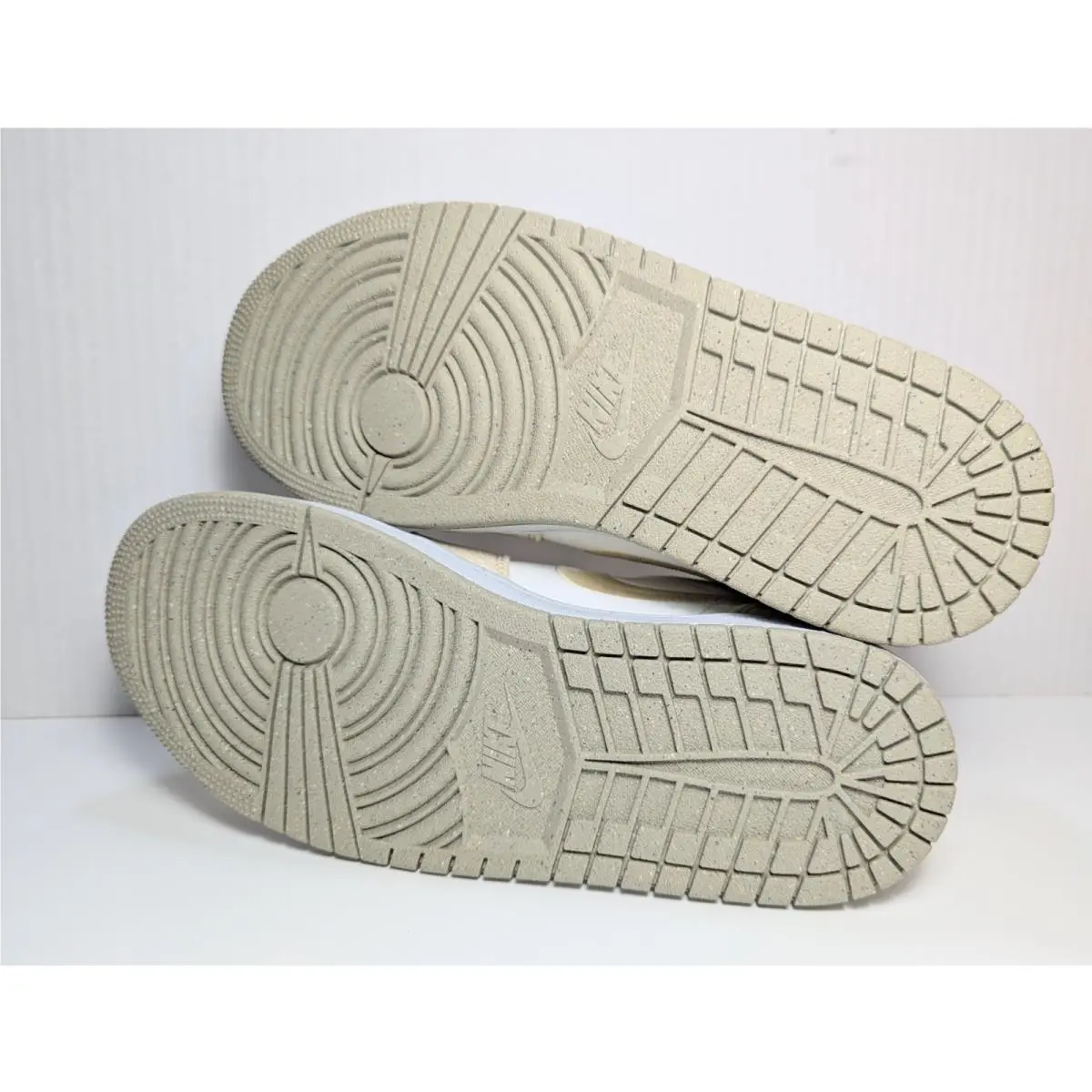 Nike shoes - Nike Air Jordan 1 - Air - FN3722 701 - White 4