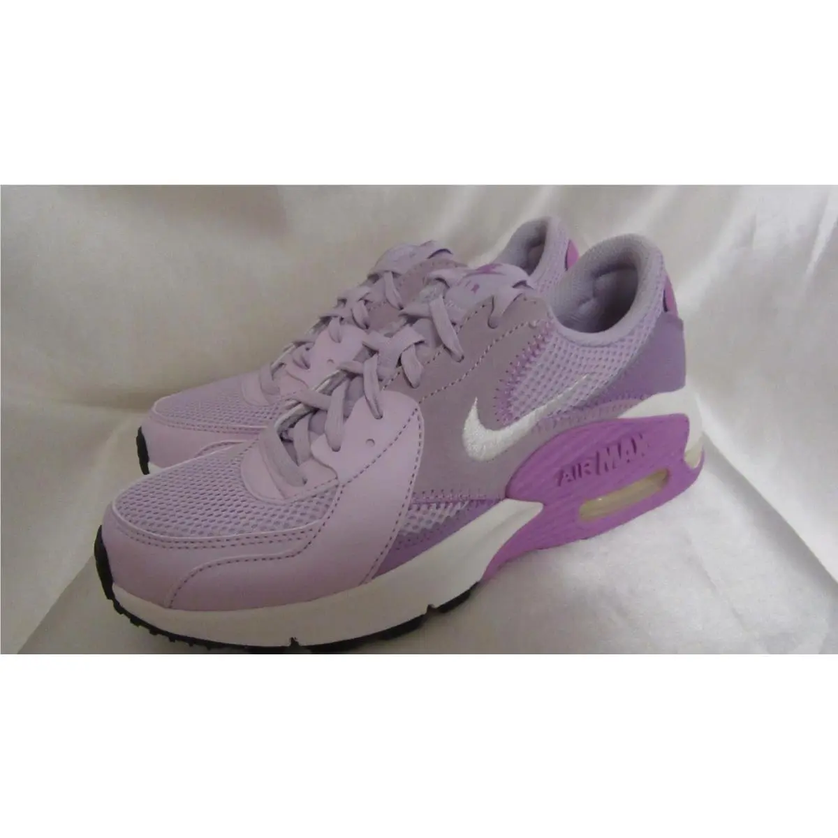 Women`s Nike Air Max Excee Sneakers Size 5.5 M Lavender