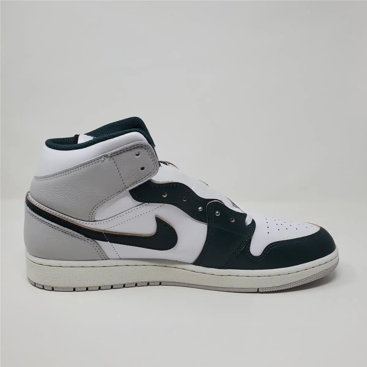 Nike shoes - Air Jordan 1 Mid SE - FQ7720-103 - Green 4