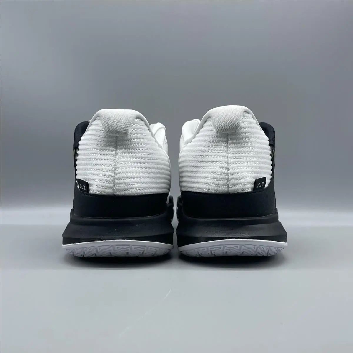 Nike shoes - nike kyrie low 5 - kyrie low - DJ3056-400 - White 3