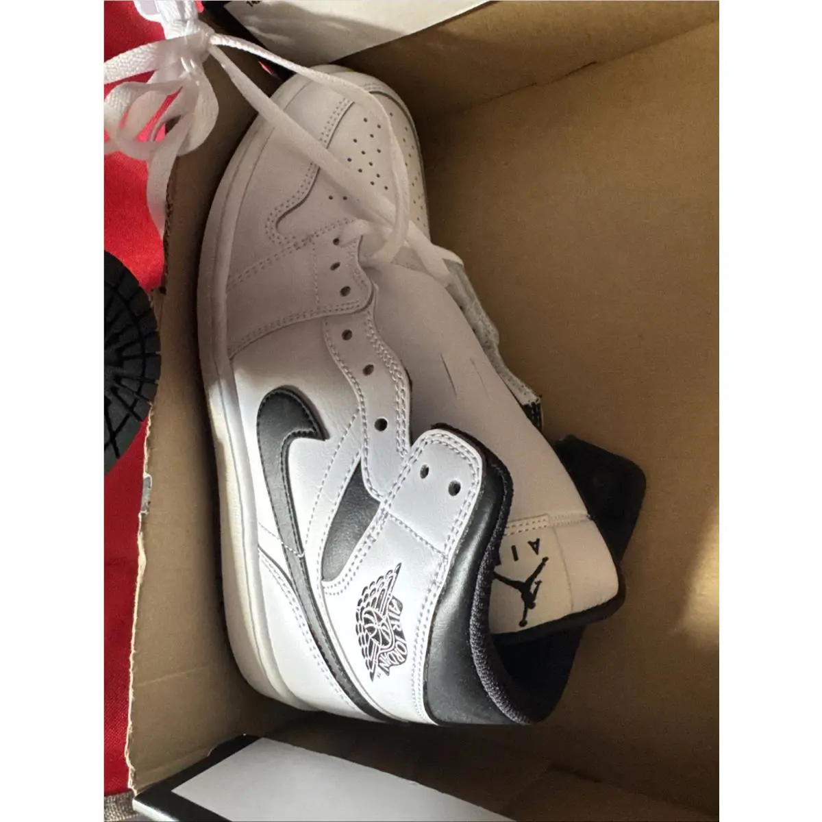 Nike shoes - Air Jordan 1 Mid - Air Mid - DQ8426-132 - White 0