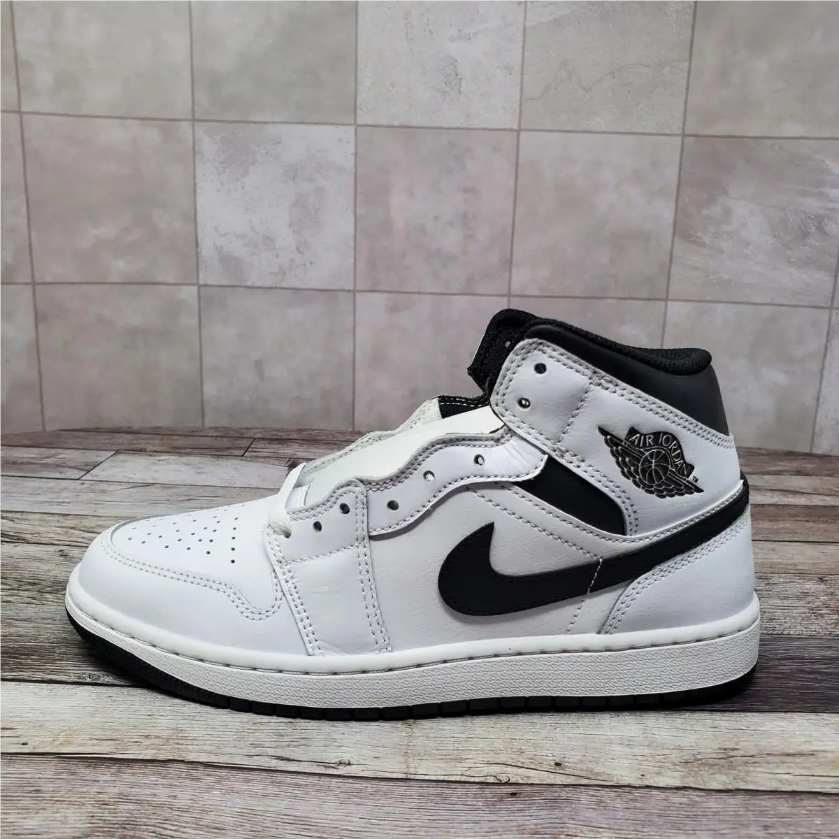Nike shoes - Air Jordan 1 Mid - Air Mid - DQ8426-132 - White 3