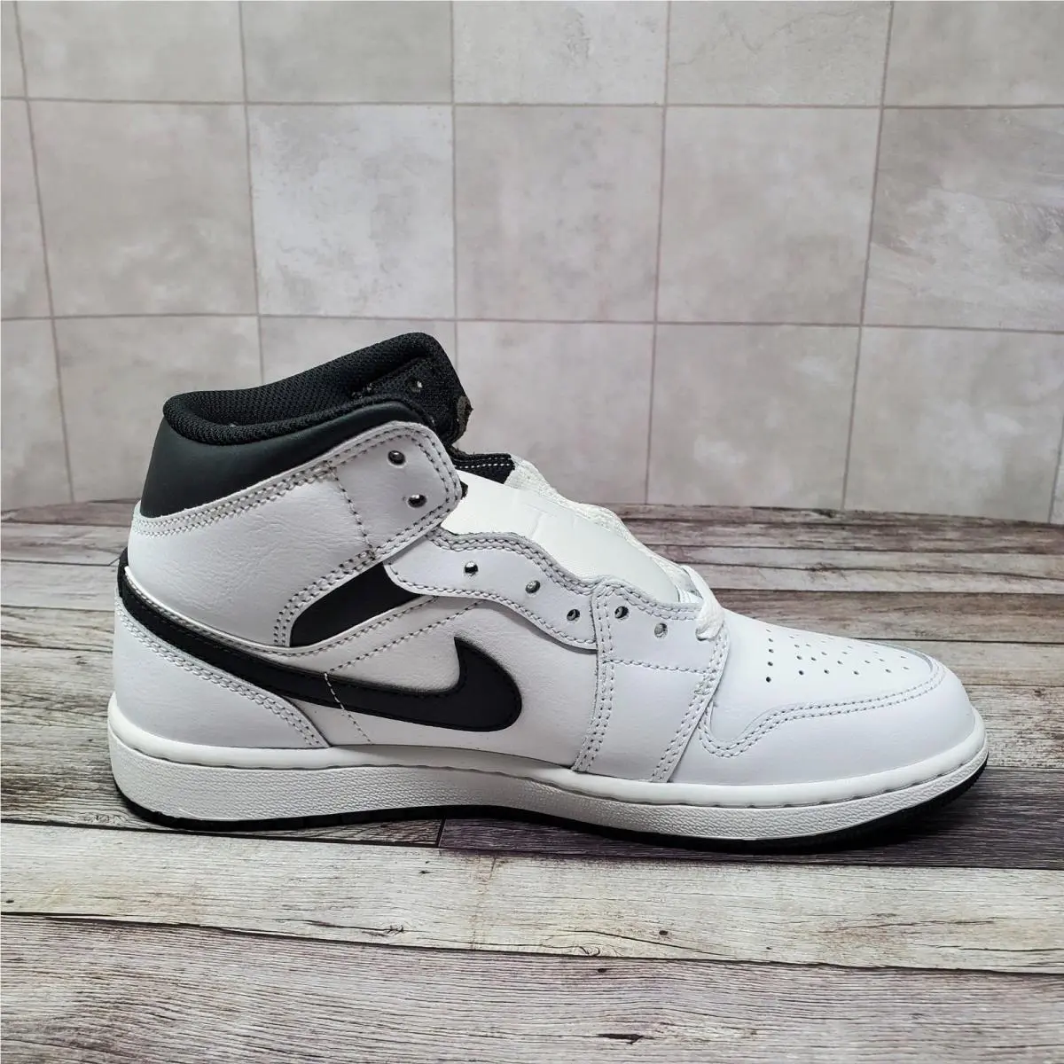 Nike shoes - Air Jordan 1 Mid - Air Mid - DQ8426-132 - White 4