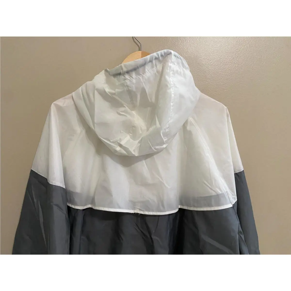 Nike clothing - DA0001-084 - DA0001084 - Gray (UPC: 0194953024326) 4
