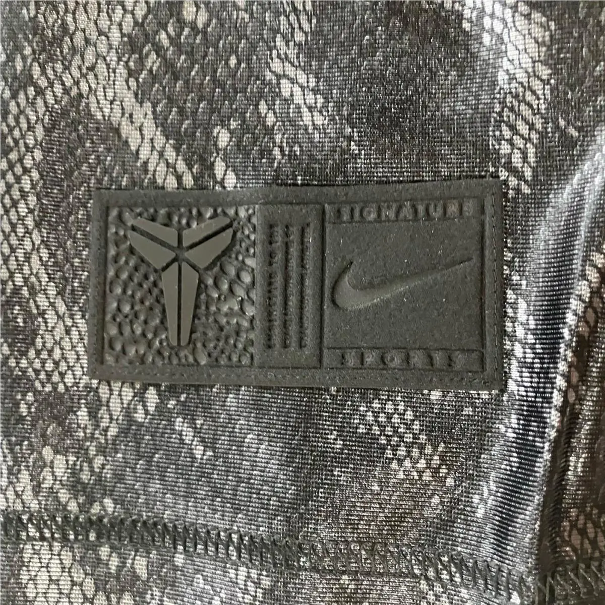 Nike clothing - Kobe Black Mamba Lakers Standard Issue Reversible Jersey - FZ0934 - Court Purple Gold Black Metallic Snake Silver 3